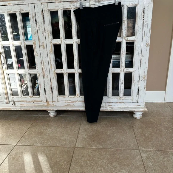 Athleta Venice Jogger Medium Black Like New! - Picture 4 of 6